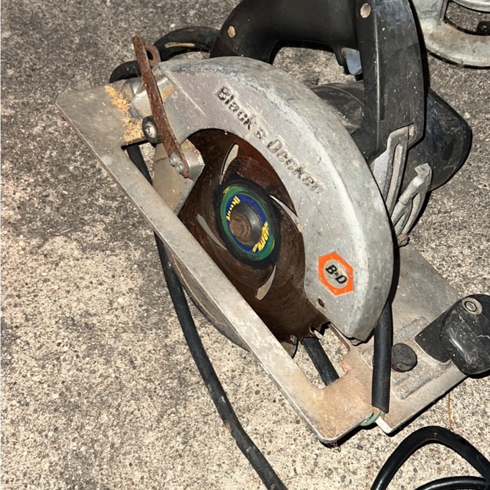 Black and Decker Saw